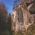 Velden ist als Ausgangspunkt für Kletterer nahezu ideal, da es rund um Velden schier unendlich viele und verschiedene Klettermöglichkeiten gibt. Die meisten Felsen in direkter Umgebung Veldens befinden sich im Pegnitztal zwischen Velden und Rupprechtstegen. Ebenso sind innerhalb von zehn Autominuten folgende Kletterziele zu erreichen: Hartensteiner Wand (perfekt mit Kindern), Roter Fels (lange Ausdauerrouten), Steinerne Stadt (dort ist die weltweit erste Route im elften Schwierigkeitsgrad), der Weißenstein (Dampfhammer lässt grüßen) und die neu erschlossene Gotthardskirche, um nur wenige bekannte Kletterziele zu nennen.