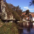 Um Velden finden Sie ein gut strukturiertes Netz an Wanderwegen sowohl für Urlauber, die kurze Strecken mögen, als auch für ausdauernde Wanderprofis. Unmittelbar im und um das Städtchen herum sind vier abwechslungreiche Rundwege markiert, die zwischen einer halben und zwei Stunden Zeit in Anspruch nehmen. Von Velden aus lassen sich ebenso in ausgedehnten Tageswanderungen das Pegnitztal oder die 