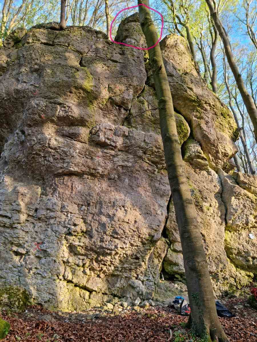 Der nur noch aufliegende Gipfelblock am Gewitterstein.