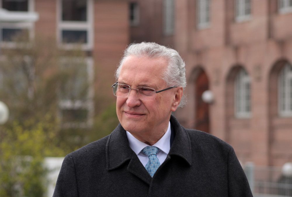 Der bayerische Innenminister Joachim Herrmann bei einer Pressekonferenz in Nürnberg