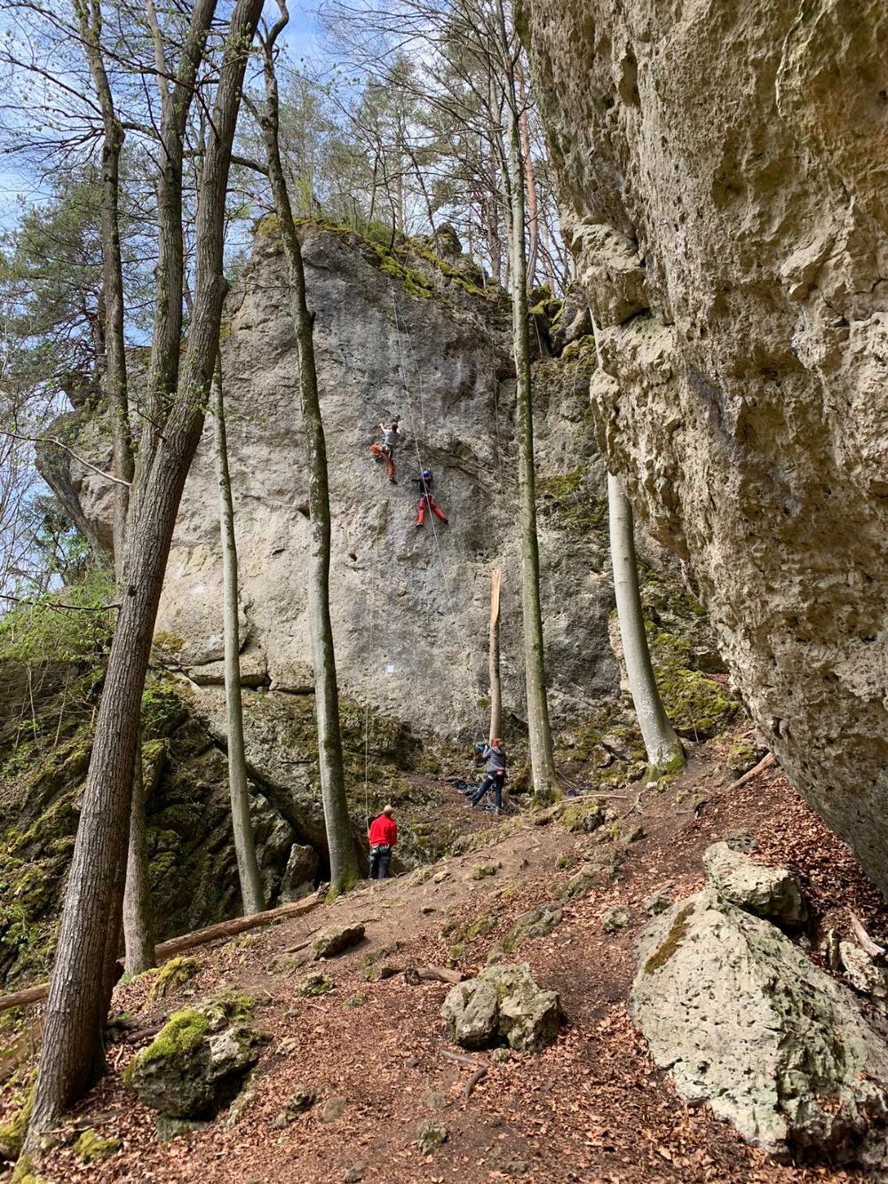 Kletterer am Nebenmassiv der Morgenleite im Wiesenttal (Bild: Saskia Holzberger)