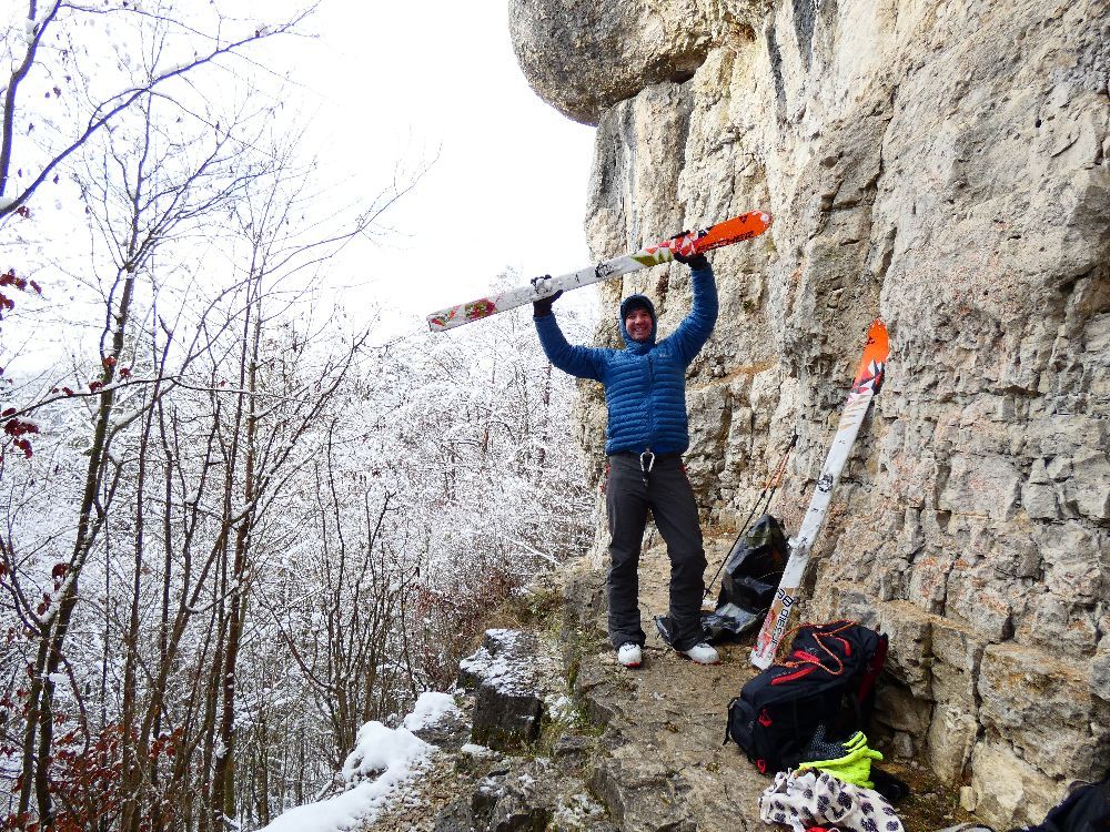 Ludwig Simek mit Tourenski am Wandfuß der Mittelbergwand (Bild: Tristan)