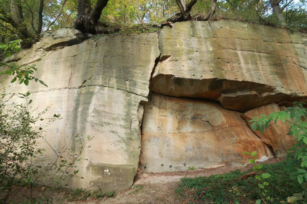 Der Sandsteinfelsen am Ortsrand von Marloffstein 