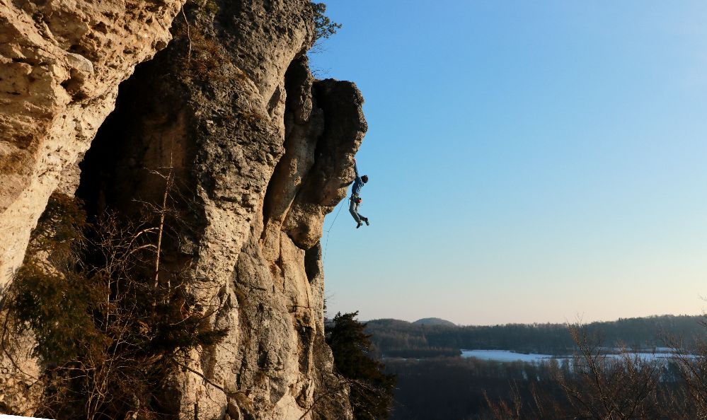 Alex Prigoana im ´Teufelsritt´ (9/9+) am Röthelfels