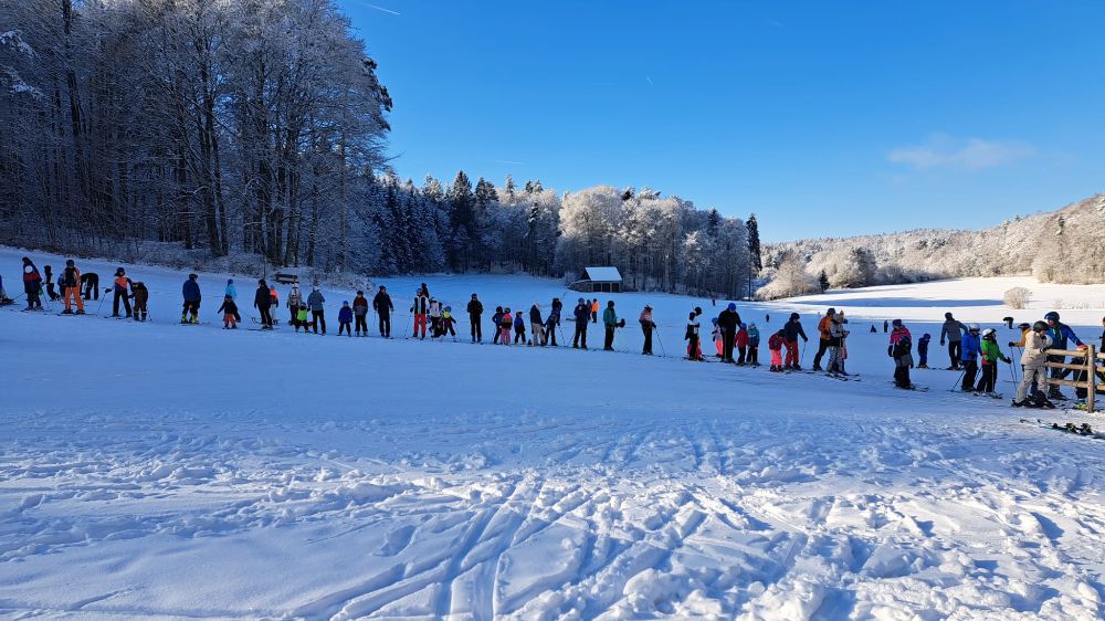 Die Liftschlange bei perfekten Bedingungen