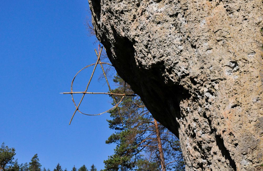 Das Anarchie-Zeichen im steilen Sektor des Weißensteins (Bild: Thomas Hoffmann)