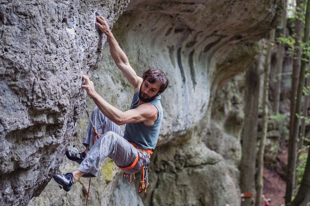 Stargast des letzten Kletterfestival 2019 war Topathlet Chris Sharma, der im Klettergebiet Steinberg einen Workshop gab und dabei auch selbst einige Routen kletterte (Bild: Petzl)