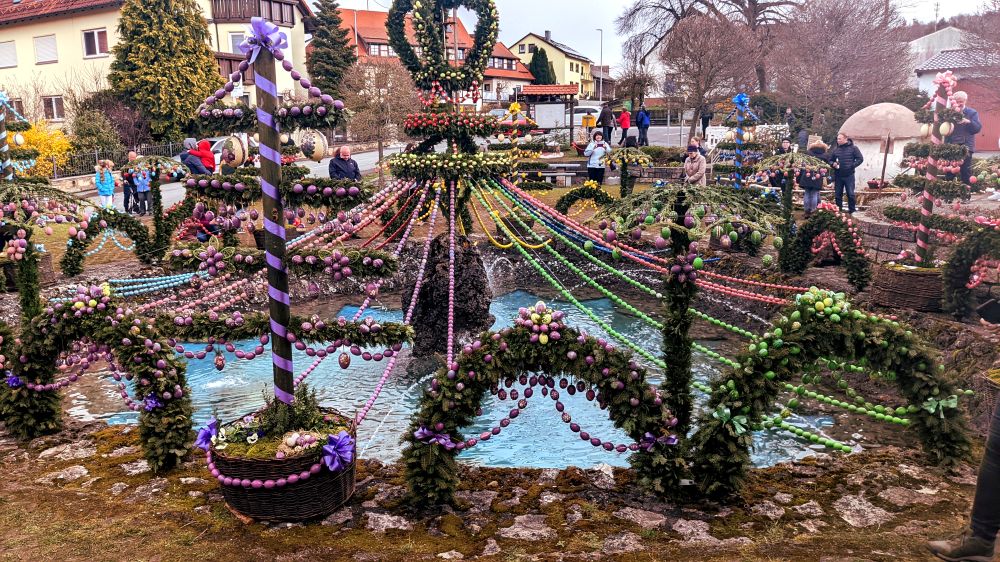 Der Osterbrunnen von Bieberbach