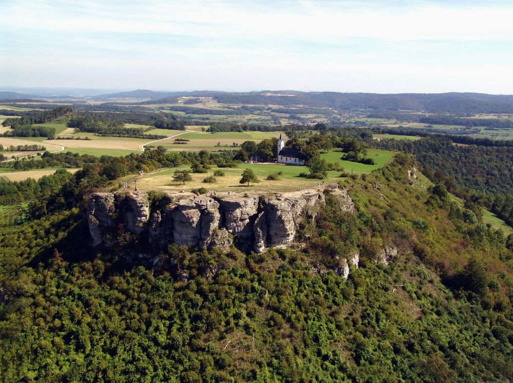 Der Staffelberg ist beliebtes Ausflugsziel für Spaziergänger, Wanderer, Radler und Mountainbiker. (Bild: Kur & Tourismus Service Bad Staffelstein)