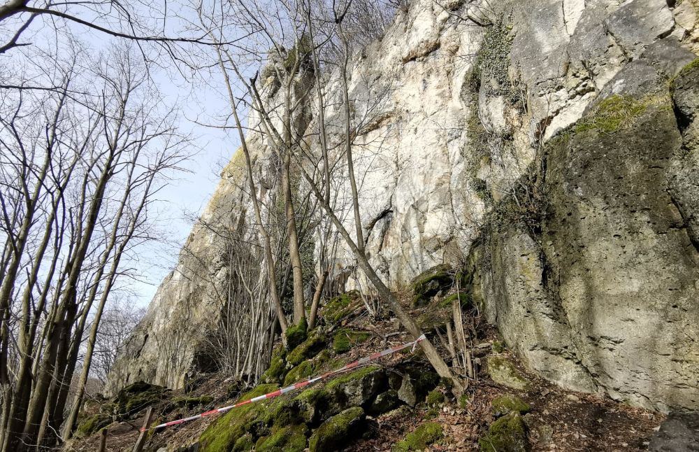 Bereits trocken, aber teilweise gesperrt: der Röthelfels zwischen Morschreuth und Wannbach (Bild: Immo Engelhardt)