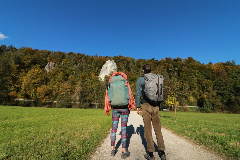 Der Wanderweg durch das Pegnitztal führt direkt am Student vorbei