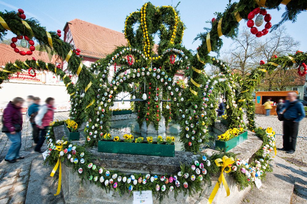 Osterbrunnen Marktplatz Heiligenstadt (Bild: © TZ Fränkische Schweiz / Florian Trykowski)