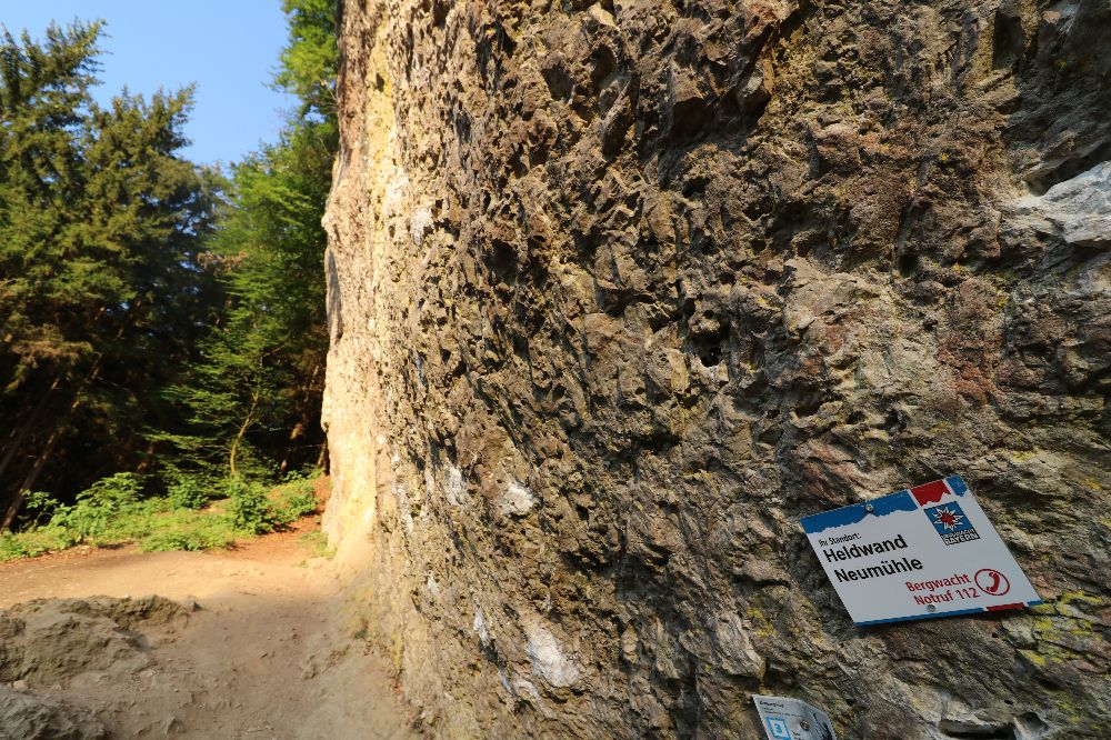 Der (Sonnen-)Schein trügt: Die Heldwand ist eine Sommerwand und  liegt nur wenige Minuten am Abend in der Sonne