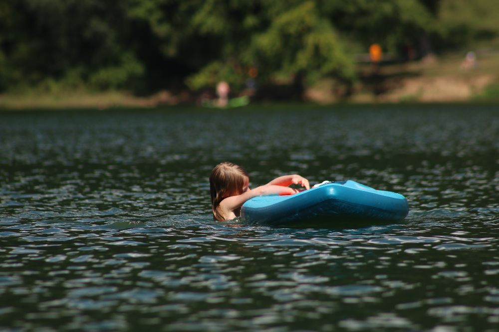 Pause im Happurger Stausee - Stand-up-Paddling kann anstrengen