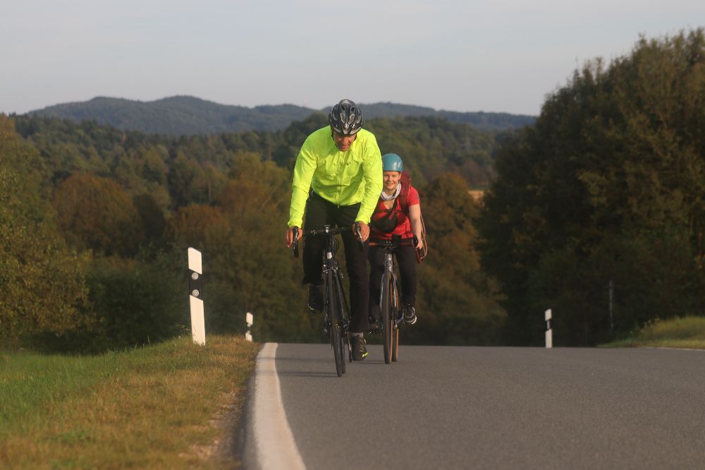 Seilpartner gibt Windschatten: Gemeinsame Anfahrt zum Kletterfels