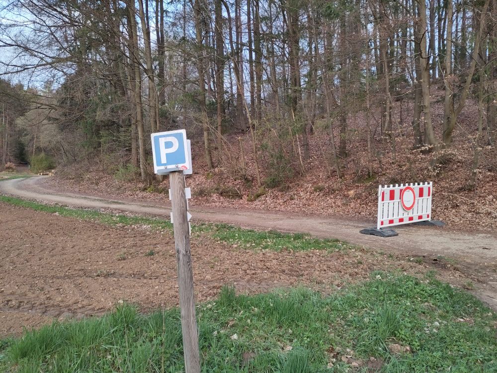 Die Zufahrt zum Parkplatz der Schönen Aussicht (Das Bild wurde dem Beitrag im nachhinein von Frankenjura.com hinzugefügt.)