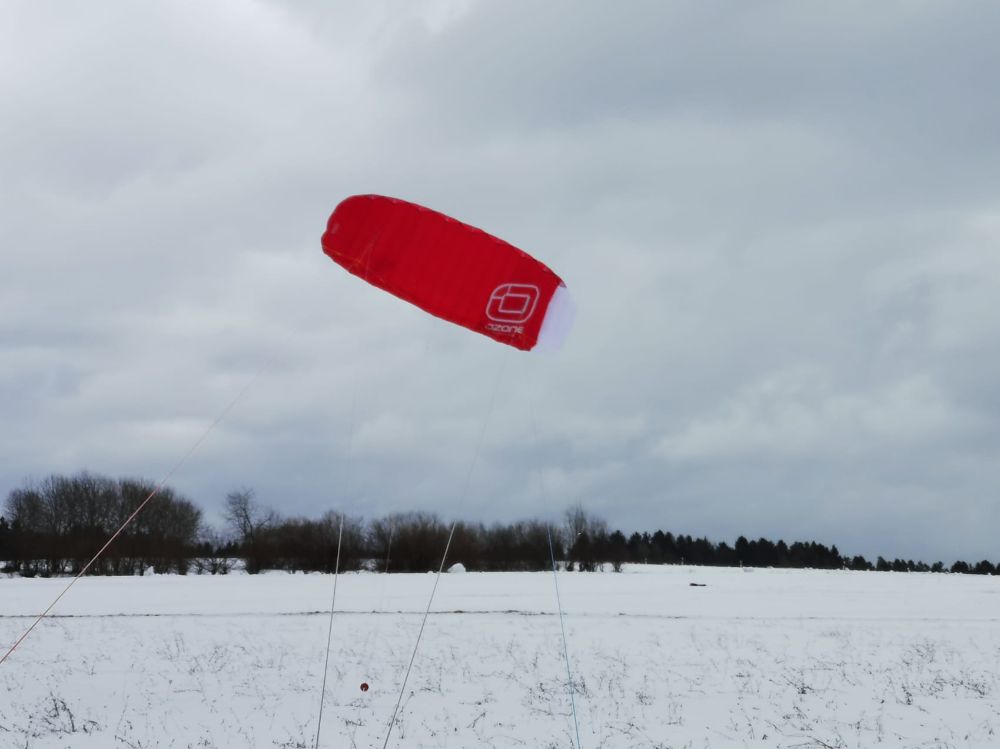 Snow-Kiter auf der Hochfläche von Geschwand (Bild: Immo Engelhardt)