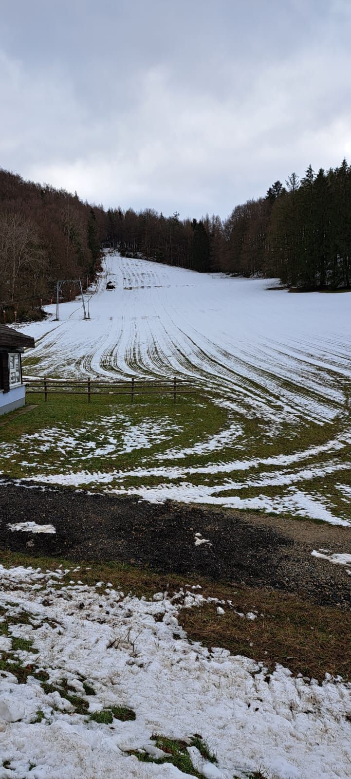 Bild vom Skilift Spies am 04.02.23 um die Mittagszeit (Bild: Horst Fischer)