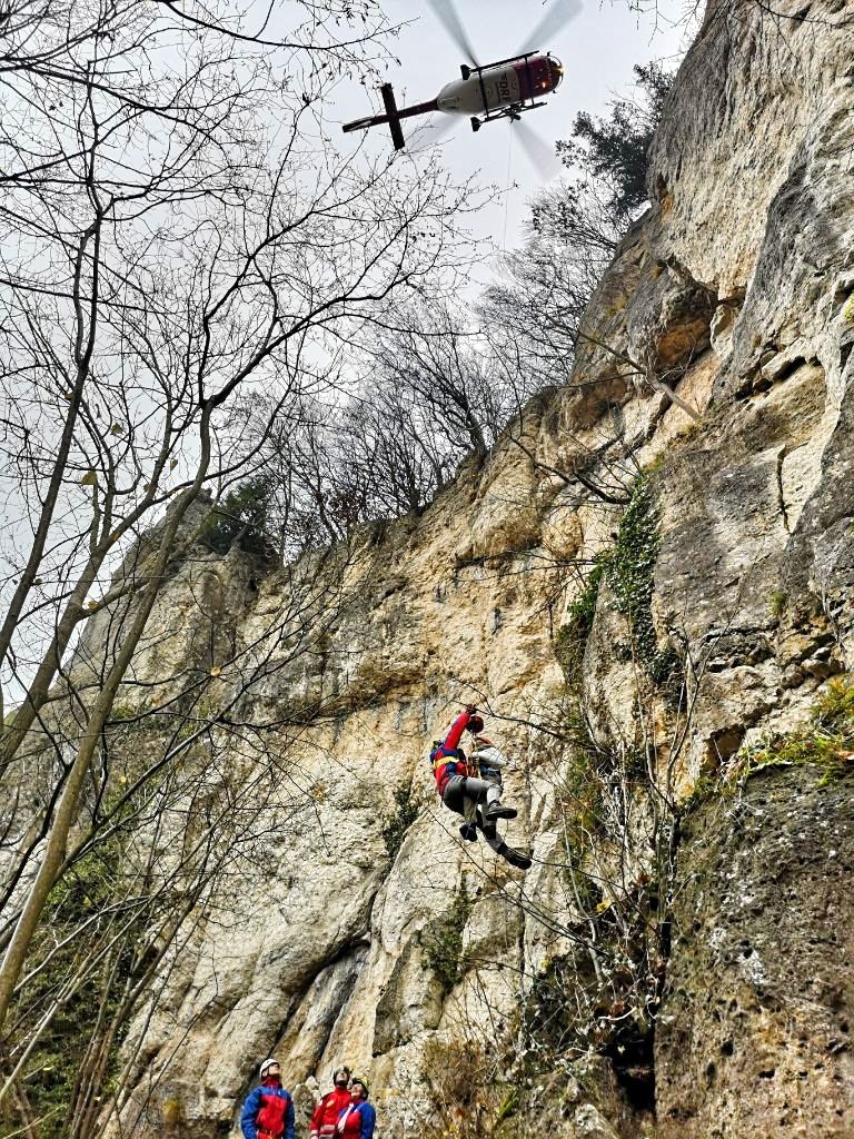 Windenbergung des Verletzten (Bild: Bergwacht Forchheim)