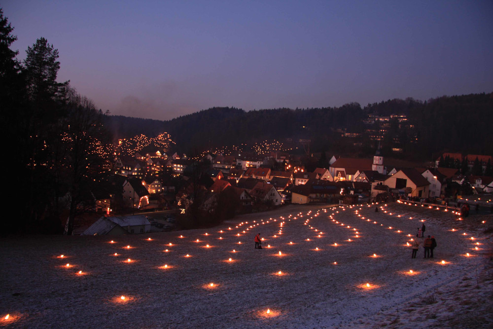 Blick auf Obertrubach zur Zeit der Ewigen Anbetung (Bild: Gemeinde Obertrubach)