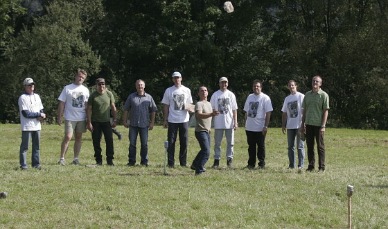 Duell zweier Herrenteams beim Stärzelwettbewerb