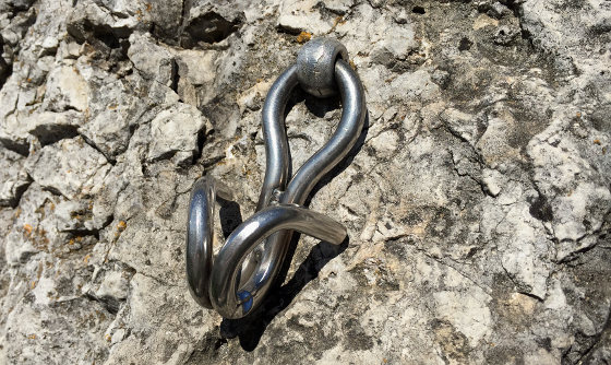 Der Umlenkhaken der Margarethenwand: Bei allen lockeren Haken handelt des sich um denselben Typ