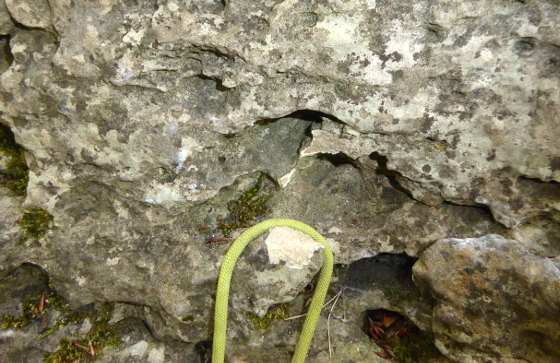 Die obere, ausgebrochene Sanduhr: Das Seil liegt zu Demozwecken um den unteren Schenkel der ausgebrochenen Struktur  (Bild: Markus Arnold)