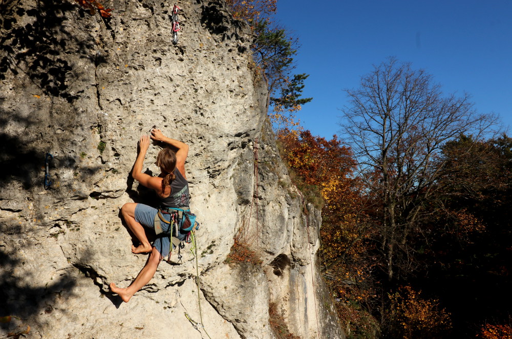 Mona Wagner in ´Georg Meier Gedenkweg´ (6+| bf 7-) an der Röthenbacher Wand 