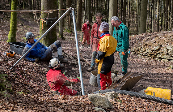 Vorbereitung einer Befahrung (Bild: Forschungsgruppe Höhle und Karst Franken e.V.)