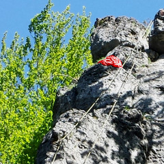 Bergwacht Pottenstein entfernt gefährliche Blöcke am Dreistaffelfels