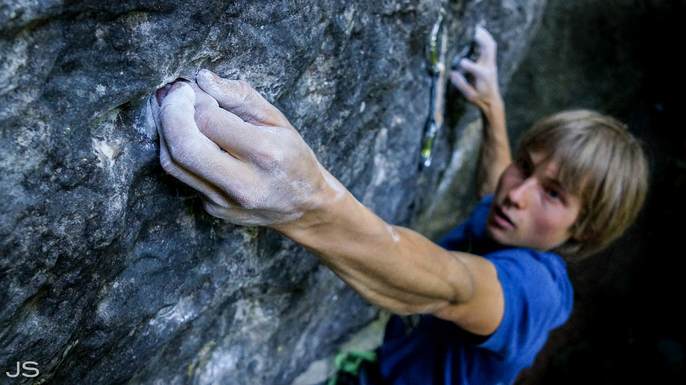 Alex Megos in der Erstbegehung an der Trockauer Wand (Bild: Julian Söhnlein)