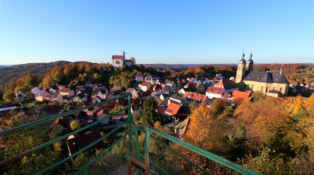 Goldener Herbst im Frankenjura: Blick auf Gößweinstein