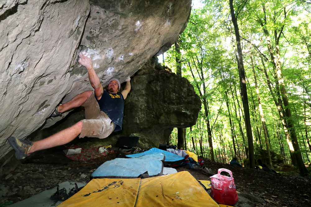 Heiko Queitsch beim Auschecken einer neuen Bouldertraverse im Sektor ´Belohnung´