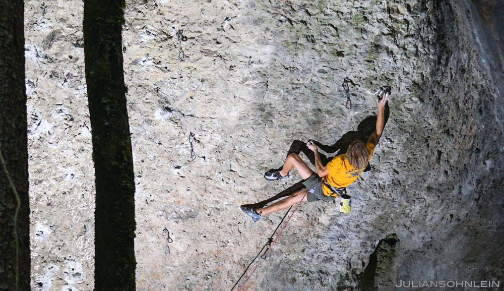 Alexander Megos in ´Supernova´ (11+), die derzeit schwerste Route des Frankenjuras (Bild: Julian Söhnlein)