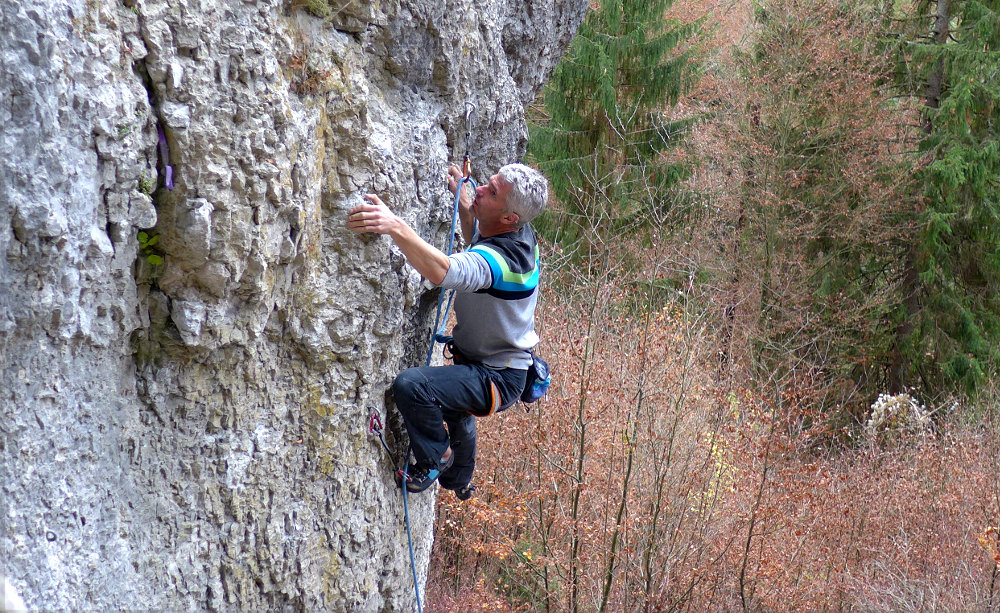 Die Geißleinwand bietet auch einige leichtere Routen: Marcus Oechsner in ´Stehprobleme´ (7+; Bild Martin Grulich) 