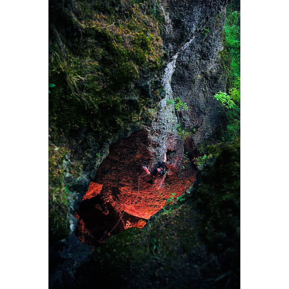 Kletterer in der Frankenjura-Route ´Bacchus´ (8+) am Felsendom im Wiesenttal (Bild: André Verhülsdonk)