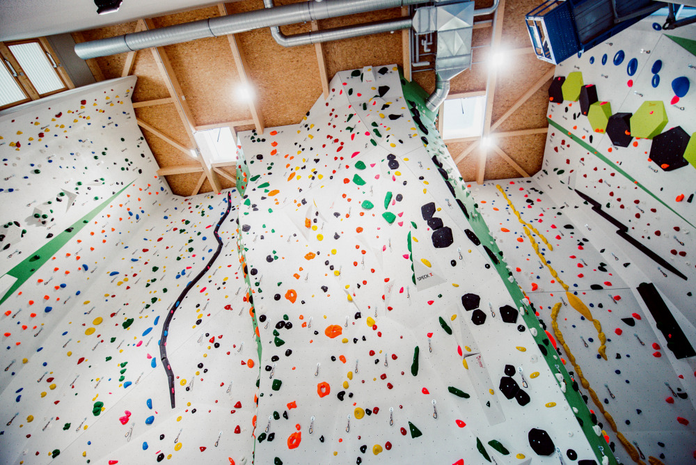 Blick auf die Routen der neuen Kletterhalle in Hersbruck! (Bild: DAV Hersbruck)