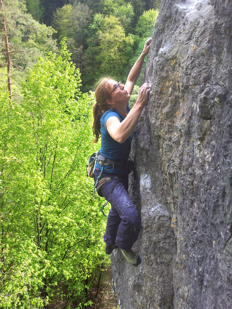 Doro Lehmann in ´Ringband Ruptur Regeneration (R³)´ an der Hacke Gedenkwand (Bild: Matthias Stöcker)