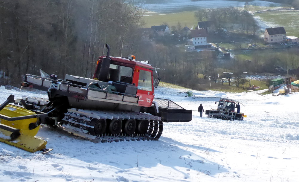 Pistenpräparation am Skilift in Osternohe (Bild: Udo Schuster)