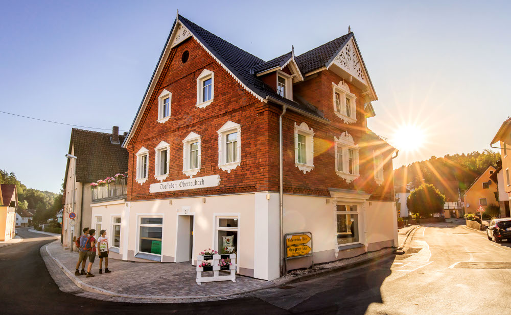 Der Dorfladen bildet mit der Gemeindeverwaltung und der Arztpraxis das Zentrum Obertrubachs (Bild: Frank Schneider | Gemeinde Obertrubach)