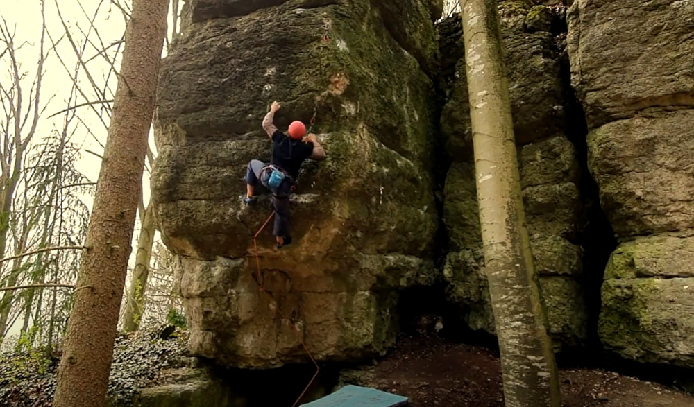 Heiko Queitsch in Final Grobian (10-) an der Holzhauswand