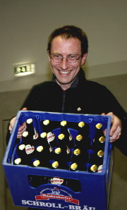 Der gl&uuml;ckliche Gewinner Martin Blumenstock samt Gewinn