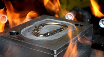 ´Hot Forging´ in der DMM-Karabinerschmiede